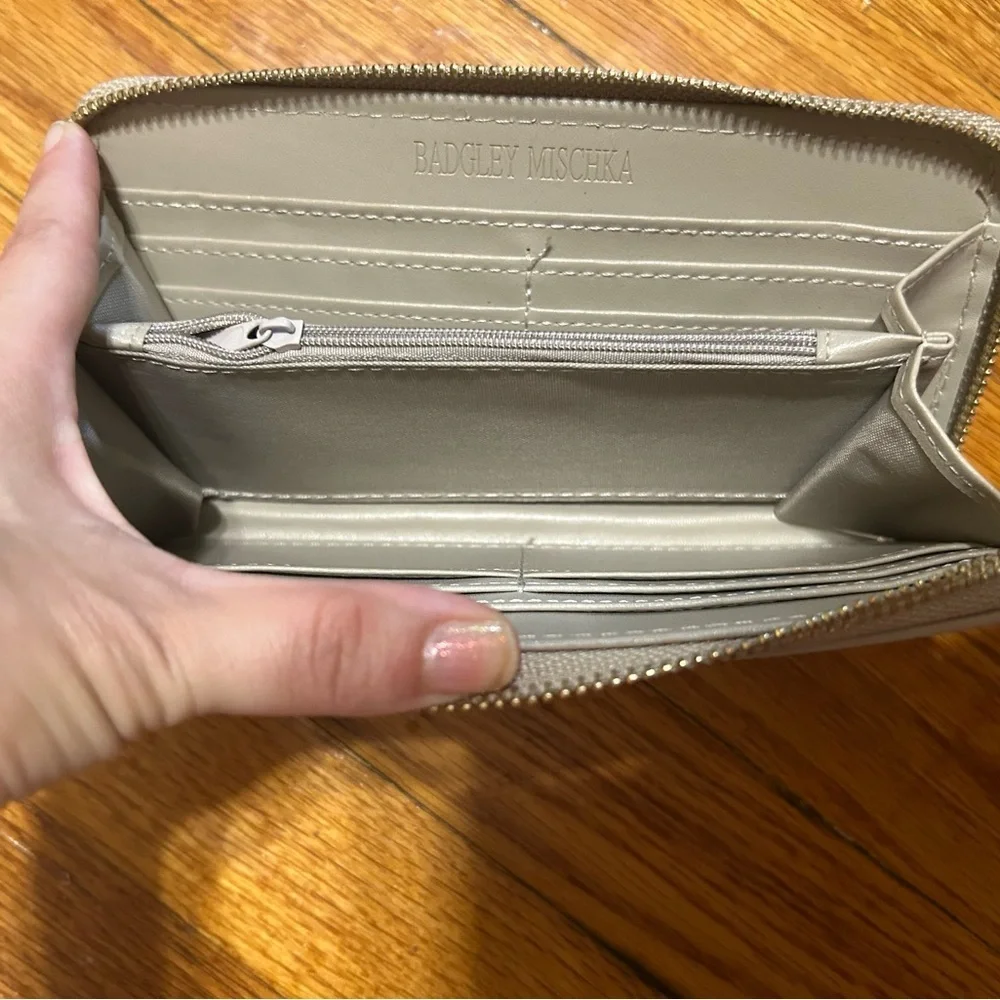 Badgley Mischka‎ Purse / Wallet with Gold Studs Taupe